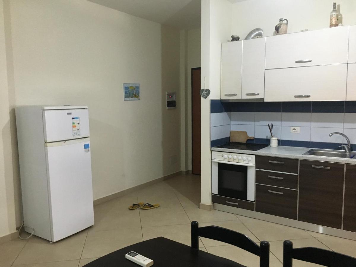 Agetina'S Apartaments Vlore Bilik gambar
